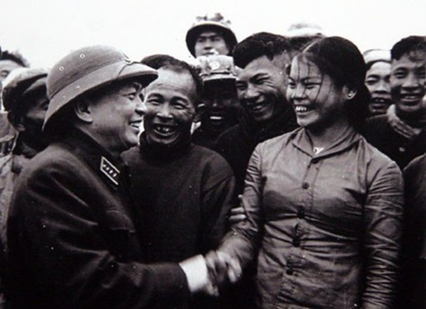 Đại tướng Võ Nguyên Giáp và những tình cảm dành cho phụ nữ Việt Nam - Ảnh 2.