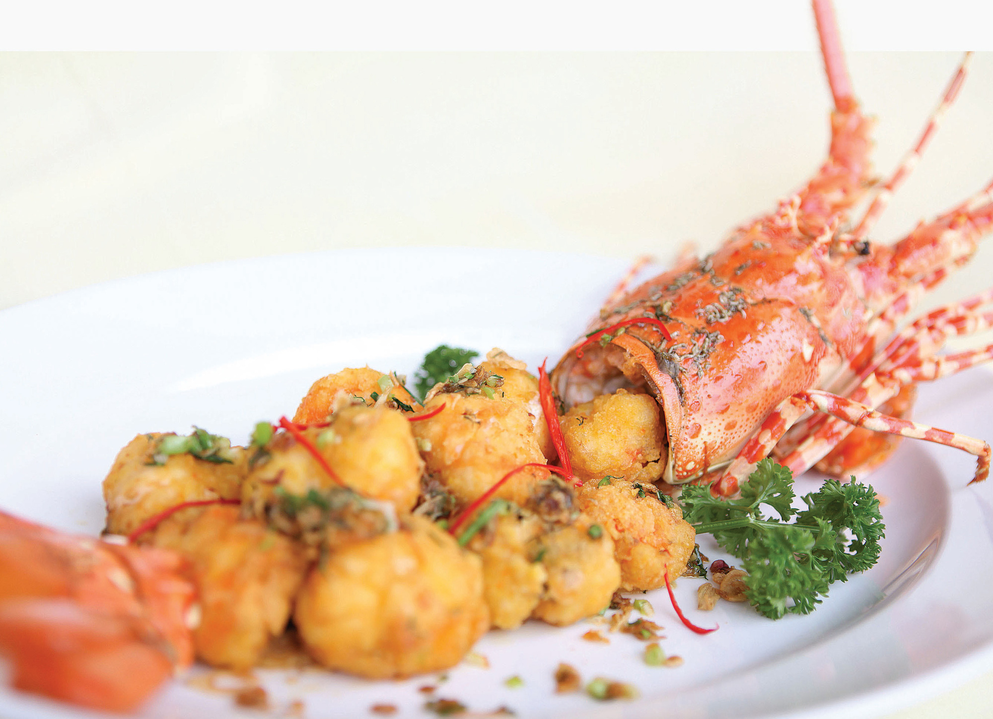 Tôm hùm chiên trứng muối - Ảnh 1.