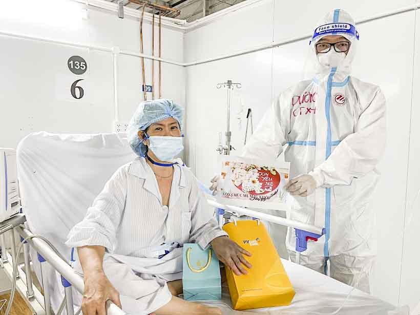 Sinh nhật ấm áp ở nơi ranh giới sự sống và chết chỉ cách nhau vài phút giây - Ảnh 3. Sinh nhật ấm áp ở nơi ranh giới sự sống và chết chỉ cách nhau vài phút giây - Ảnh 3.