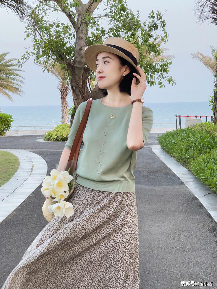 9 cách diện chân váy dài sang xịn mà hội blogger châu Á đang áp dụng nhiệt tình - Ảnh 1.