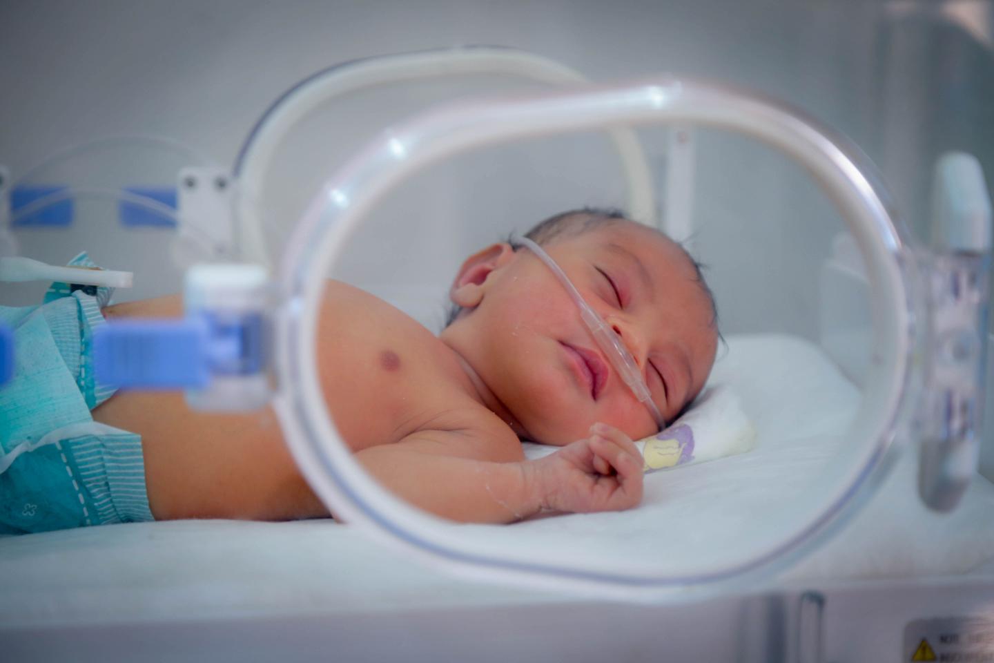 Dấu hiệu viêm phổi ở trẻ sơ sinh cha mẹ cần lưu ý - Ảnh 2.