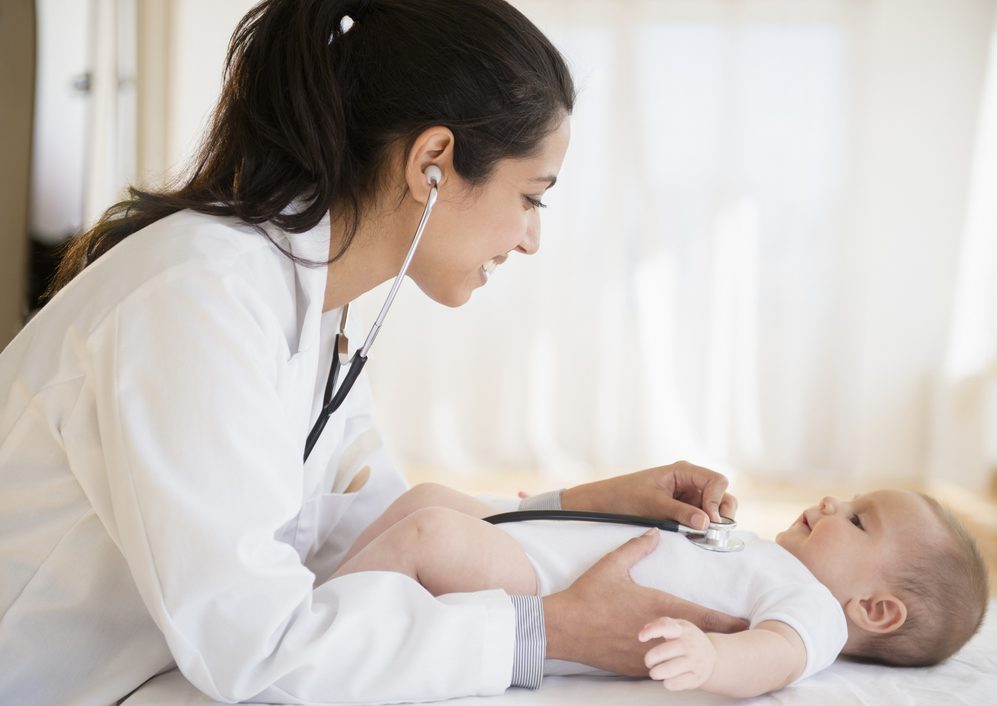 Dấu hiệu viêm phổi ở trẻ sơ sinh cha mẹ cần lưu ý - Ảnh 5.
