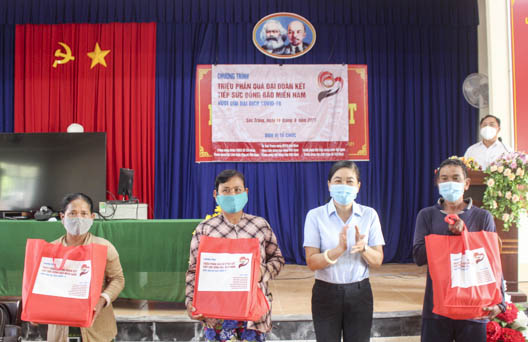 Triệu phần quà san sẻ yêu thương đến với đồng bào gặp khó khăn do dịch bệnh - Ảnh 2. Triệu phần quà san sẻ yêu thương đến với đồng bào gặp khó khăn do dịch bệnh - Ảnh 2.