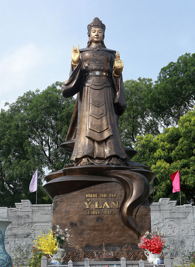 Cận cảnh pho tượng Hoàng Thái hậu Ỷ Lan bằng đồng đã xác lập kỷ lục Việt Nam