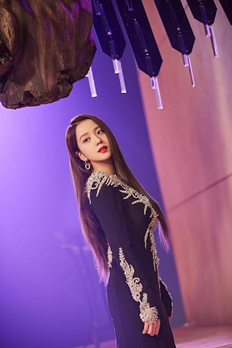 Jisoo diện đồ công sở: Chẳng hề &quot;dừ&quot; mà còn tỏa khí chất tổng tài sang chảnh đến náo loạn cõi mạng - Ảnh 8.