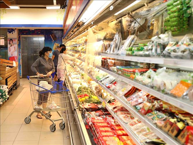 Đi chợ, siêu thị phải quét mã QR code, quản lí thị trường giám sát thật chặt - Ảnh 1.