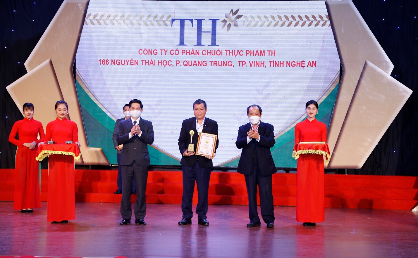 TH true TEA và TH true MILK đạt Thương hiệu Vàng Nông nghiệp Việt Nam - Ảnh 1.