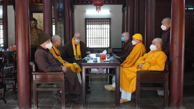 Thiền sư Thích Nhất Hạnh và những câu nói gieo mầm sống thiện lành - Ảnh 2. Thiền sư Thích Nhất Hạnh và những câu nói gieo mầm sống thiện lành - Ảnh 2.