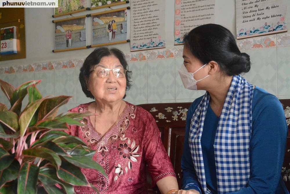 Chủ tịch Hội LHPN Việt Nam thăm, tặng quà Tết cho phụ nữ khó khăn và trẻ em mồ côi tại Đồng Tháp - Ảnh 10.