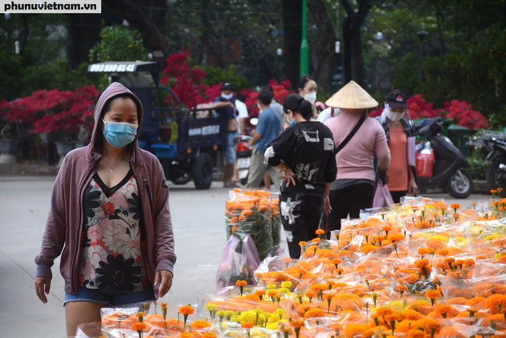 Chợ hoa Tết tại TPHCM bắt đầu nhộn nhịp - Ảnh 12.