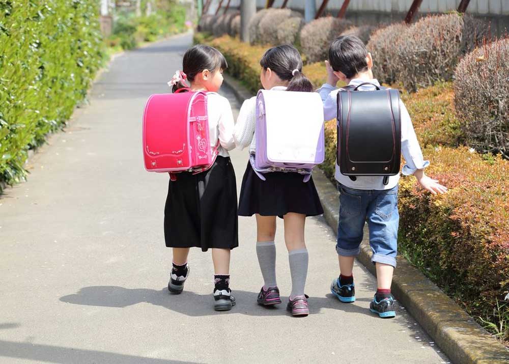Tại sao cặp của học sinh Nhật Bản có giá lên đến vài chục triệu đồng - Ảnh 2.