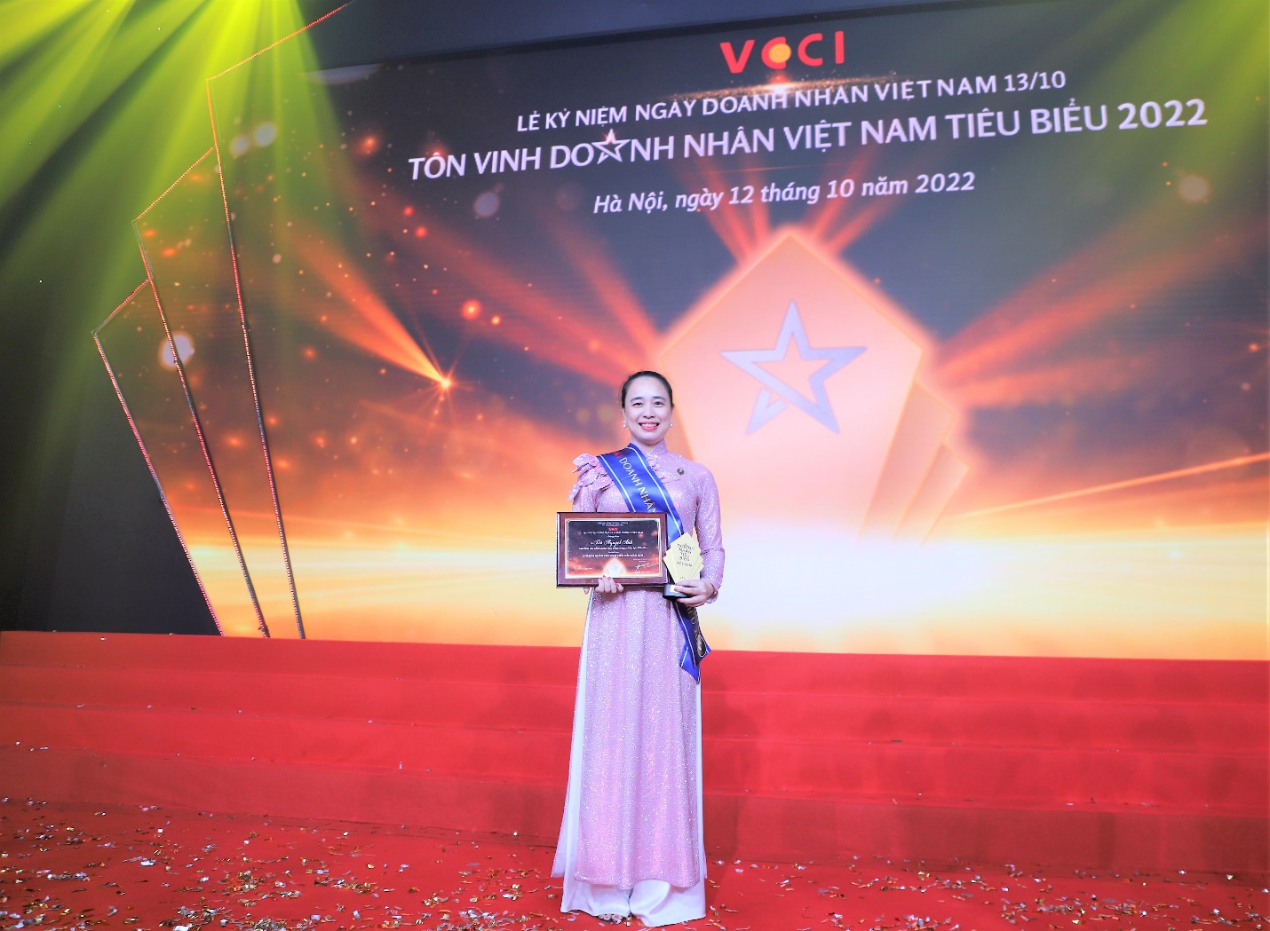 Bà Đỗ Nguyệt Ánh - Chủ tịch Hội đồng thành viên Tổng công ty Điện lực miền Bắc được vinh danh Doanh nhân tiêu biểu Việt Nam 2022 - Ảnh 4.