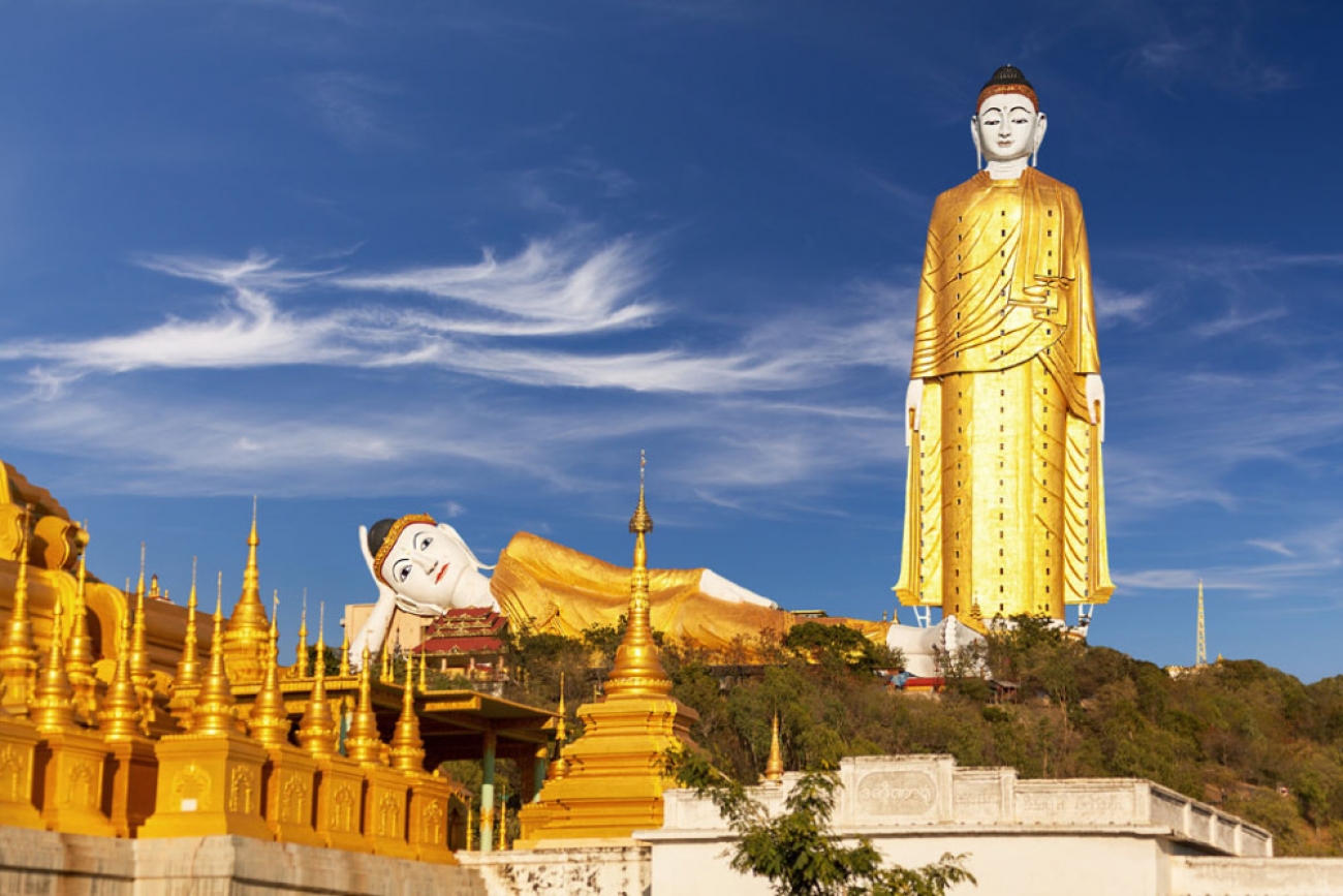 Tượng Phật lớn là biểu tượng của sự thanh tịnh và sự an lạc. Hãy tưởng tượng mình đứng dưới đôi chân của tượng Phật lớn và cảm nhận không khí tĩnh lặng và thanh thản. Đây sẽ là trải nghiệm tuyệt vời cho bất kỳ ai đang tìm kiếm sự yên bình.