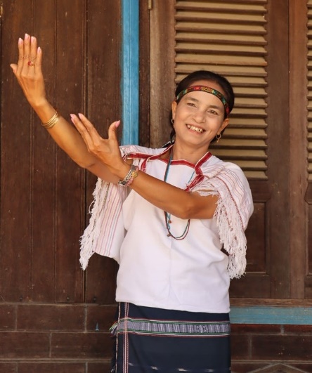 Nguyên Chủ tịch Hội Phụ nữ xã Tà Hine góp phần gìn giữ điệu múa truyền thống của người Chu Ru - Ảnh 1.