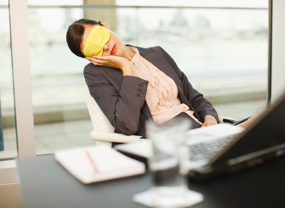 Có những thói quen ngủ trưa làm tăng thêm bệnh, dân văn phòng càng phải tránh ngay - Ảnh 1.