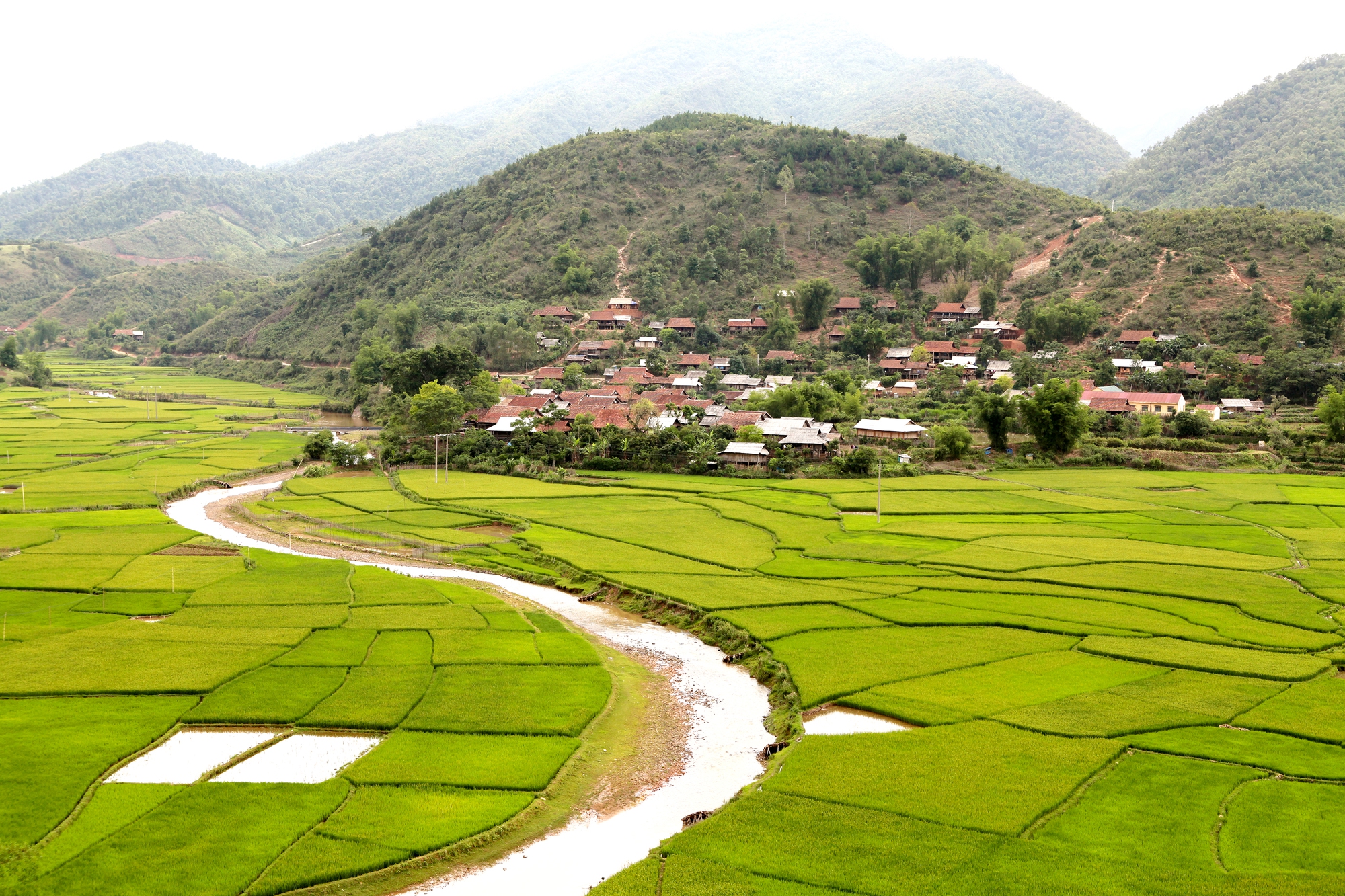 Mường Lèo: Miền đất huyền thoại vẻ đẹp sơn nữ - Ảnh 2.