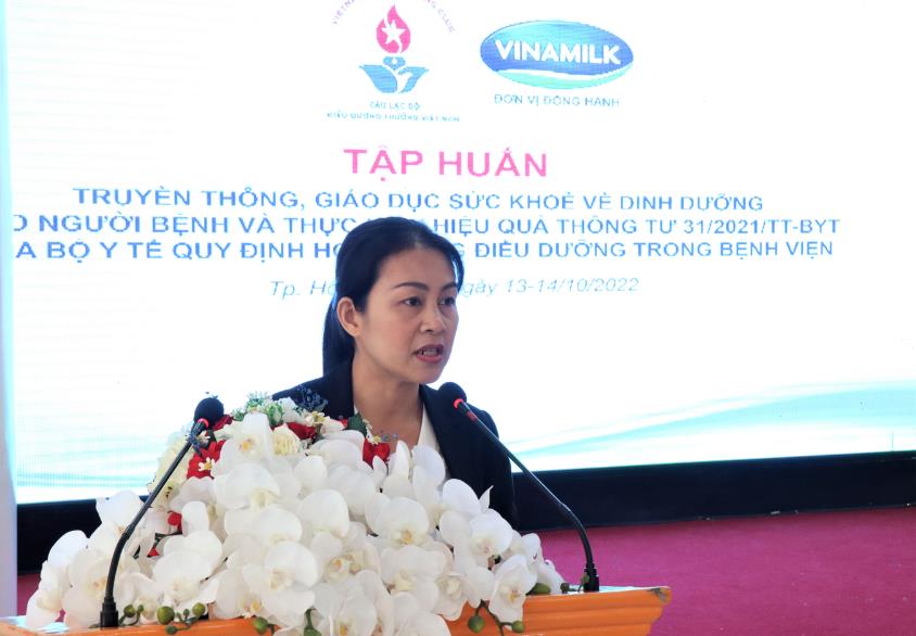 Vinamilk và Câu lạc bộ Điều dưỡng trưởng Việt Nam tập huấn chăm sóc sức khỏe trẻ em và người cao tuổi - Ảnh 1.