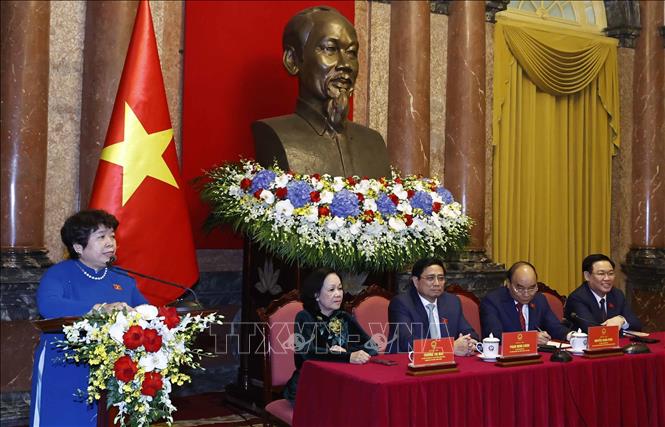 Chủ tịch nước Nguyễn Xuân Phúc gặp mặt các nữ đại biểu nhân ngày Phụ nữ Việt Nam 20/10 - Ảnh 3.
