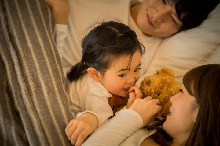 Những điều nên nói với con trước giờ ngủ giúp bé sống vui vẻ, nhẹ nhàng hơn - Ảnh 2.