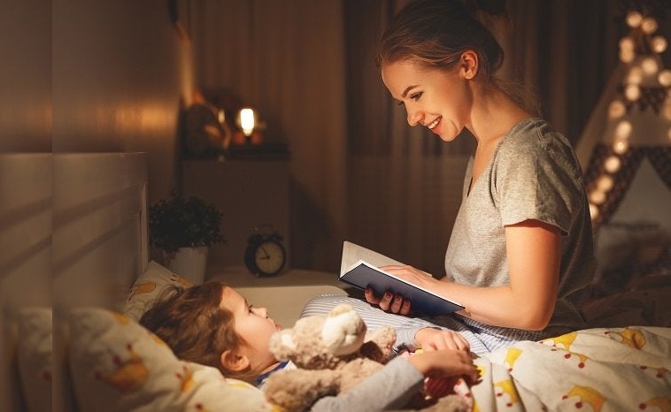 Những điều nên nói với con trước giờ ngủ giúp bé sống vui vẻ, nhẹ nhàng hơn - Ảnh 1.