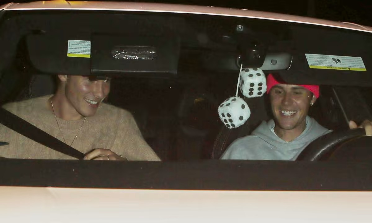 Justin Bieber đi chơi vui vẻ với tình cũ Shawn Mendes của vợ, đập tan tin đồn bất hòa - Ảnh 2.
