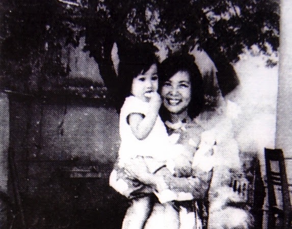 Lưu Quỳnh Thơ (Mí) và mẹ Xuân Quỳnh năm 1977