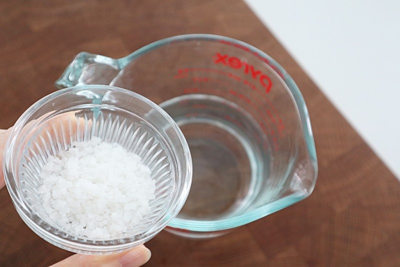 Học người Hàn cách làm trứng nướng muối bằng nồi cơm điện vừa dễ vừa ngon - Ảnh 2.