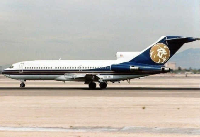 Hãng hàng không chỉ phục vụ đại gia: Vòi nước WC bằng vàng, khoang máy bay chứa được 100 hành khách nhưng chỉ chở 33 người - Ảnh 1.