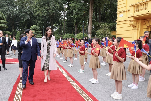 Thủ tướng Phạm Minh Chính chủ trì lễ đón chính thức Thủ tướng New Zealand - Ảnh 2.