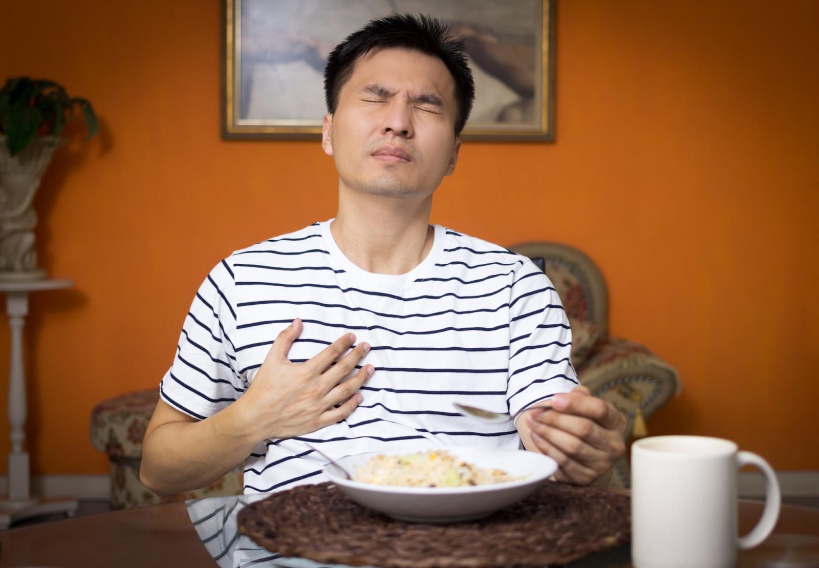 4 bất thường khi đang ăn uống rất có thể là dấu hiệu cảnh báo ung thư - Ảnh 2.