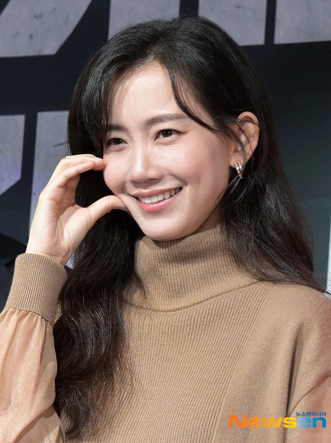 Song Joong Ki sánh đôi &quot;chị đẹp&quot; Shin Hyun Been ở họp báo ra mắt phim mới - Ảnh 5.