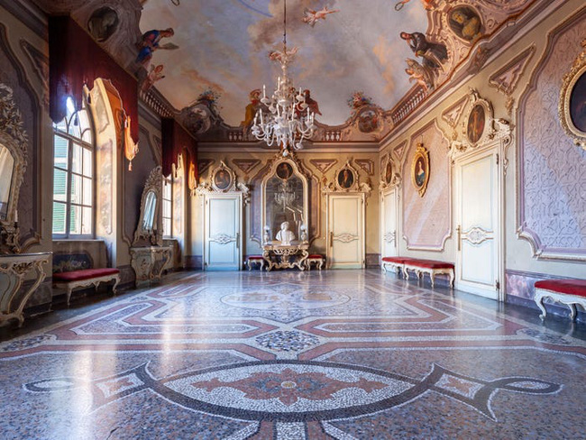 Ngạc nhiên cuộc sống &quot;cổ tích&quot; trong lâu đài 900 tuổi nước Ý: Có 45 phòng, gia đình mất 2 tiếng để gặp nhau - Ảnh 4.