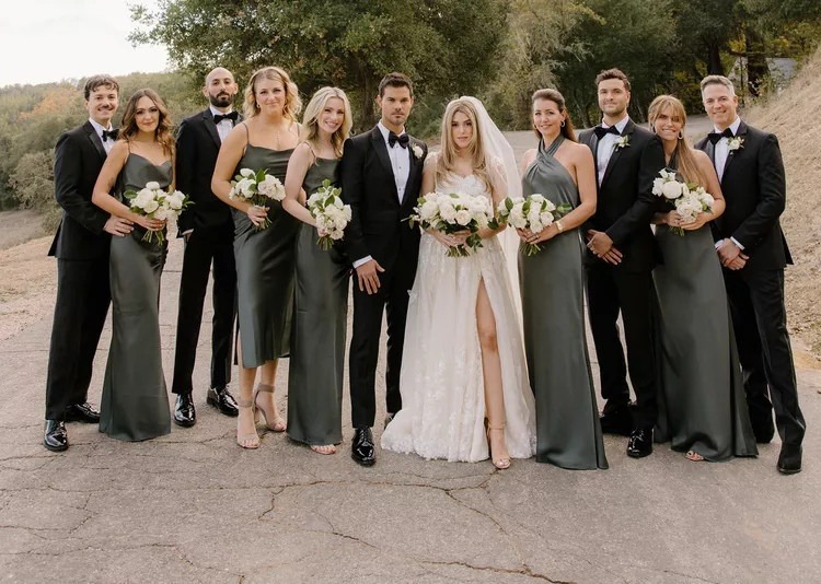 Đám cưới Taylor Lautner gây sốt: Cô dâu cùng tên đẹp không kém minh tinh, người sói bế bổng hôn vợ say đắm - Ảnh 6.