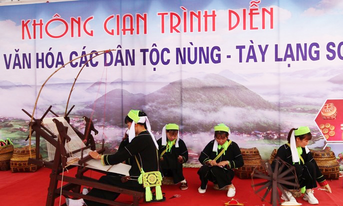 Triển lãm trình diễn di sản văn hóa các dân tộc Tày, Nùng, Dao ở Lạng Sơn - Ảnh 2.