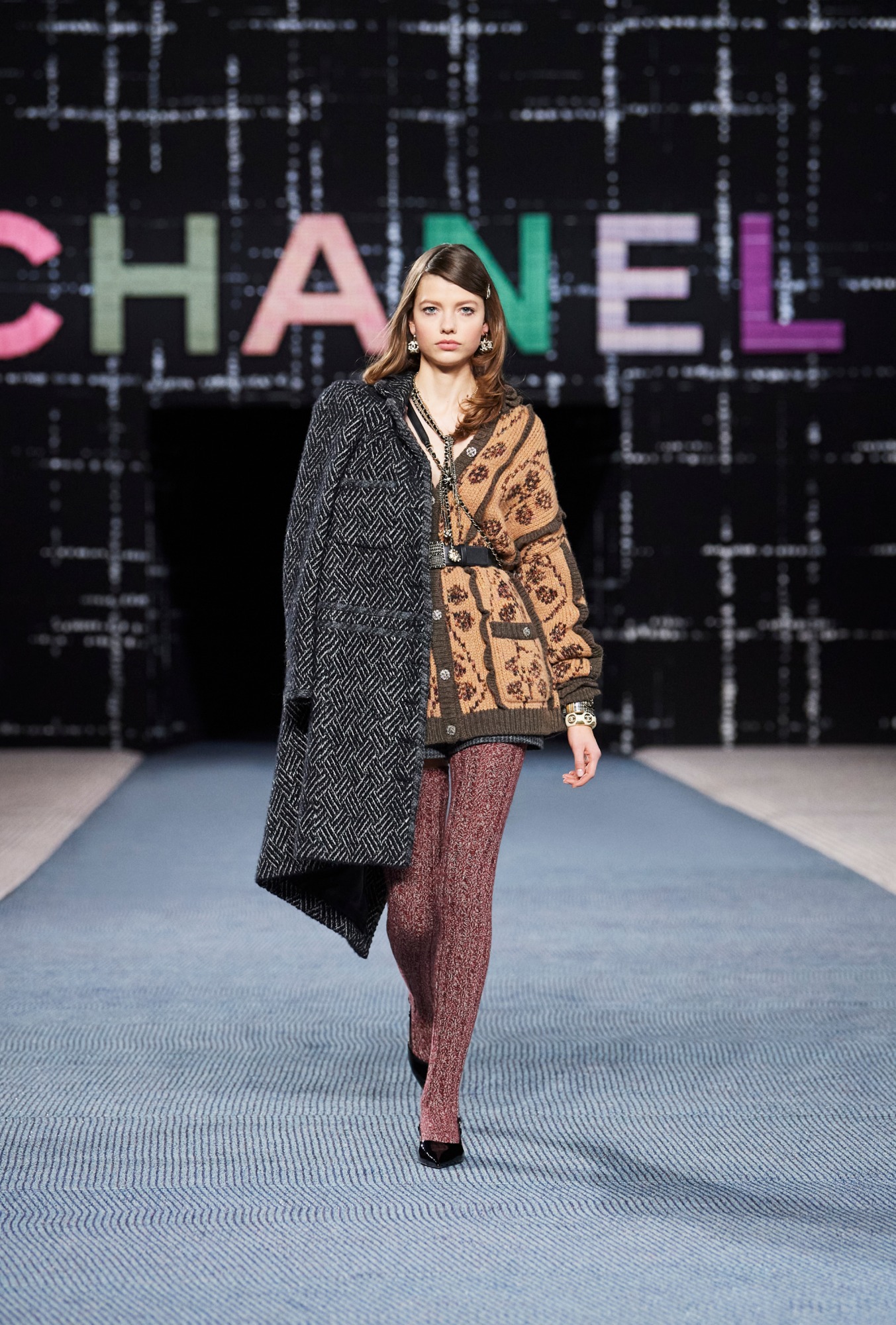 Chanel và vải Tweed  Biểu tượng của sự quý phái mang nét đặc trưng của  nhà mốt