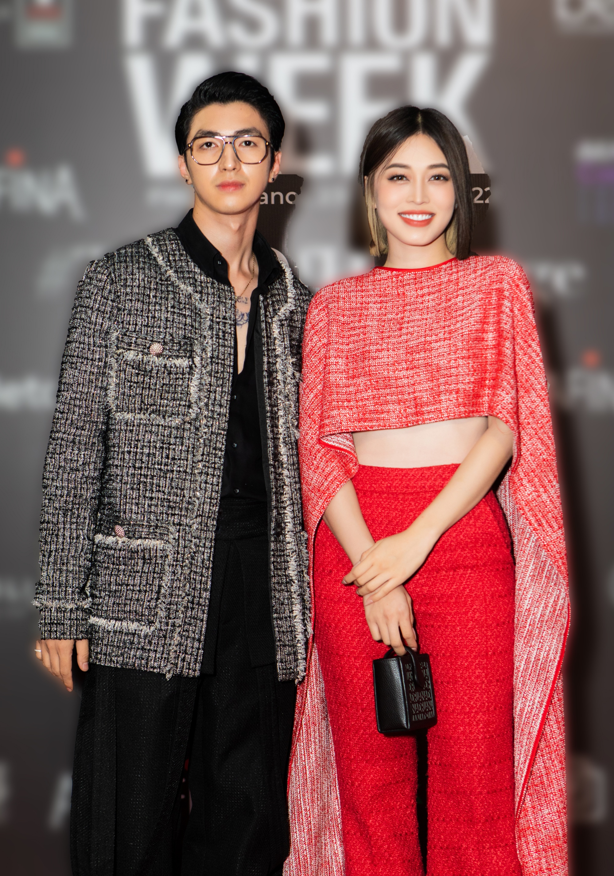 Vợ chồng Bình An - Phương nga hội ngộ cùng dàn diễn viên VTV trên thảm đỏ mở màn Tuần lễ thời trang - Ảnh 1.