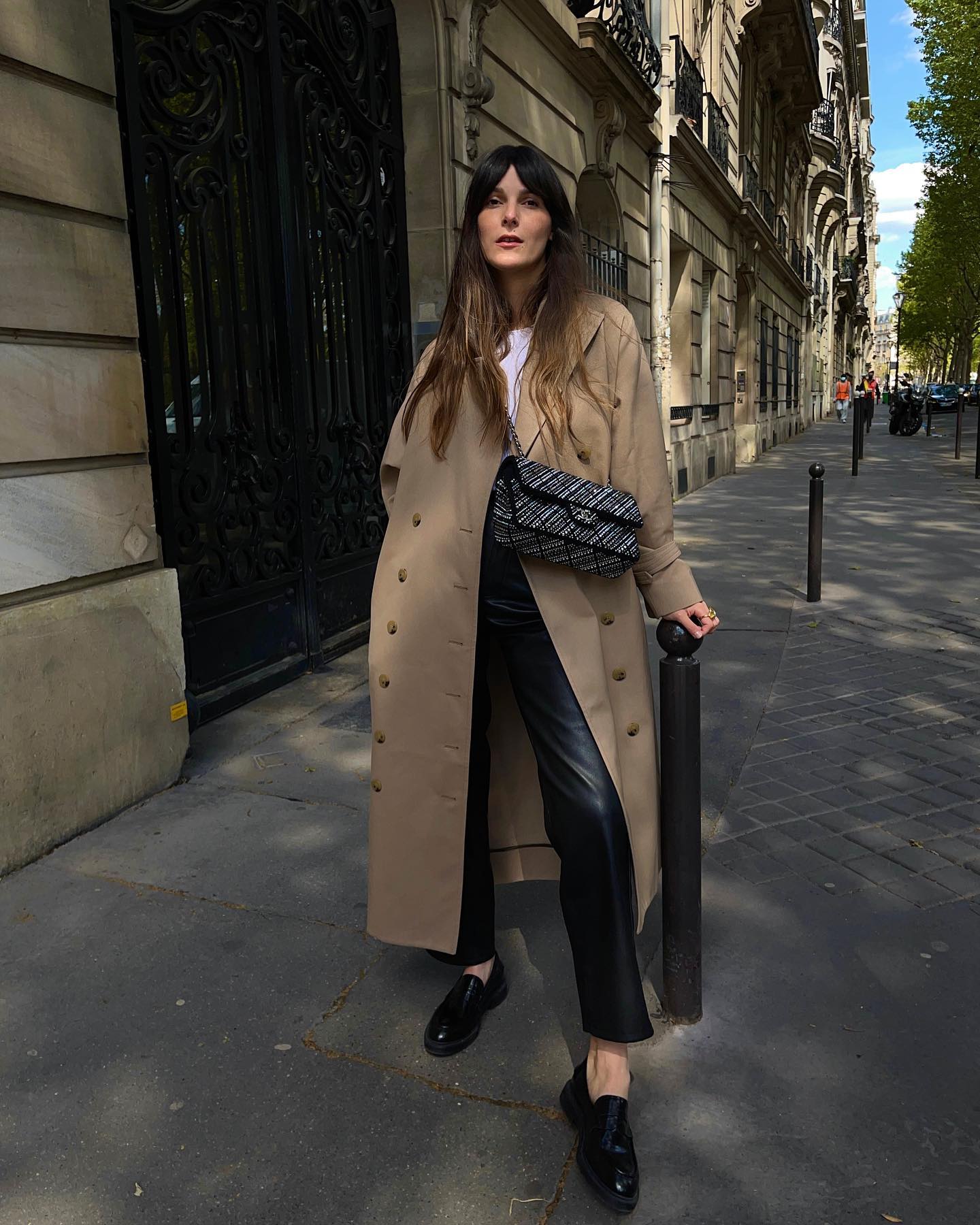 Muốn diện áo trench coat thật sang trọng, hãy học hỏi phụ nữ Pháp - Ảnh 7.