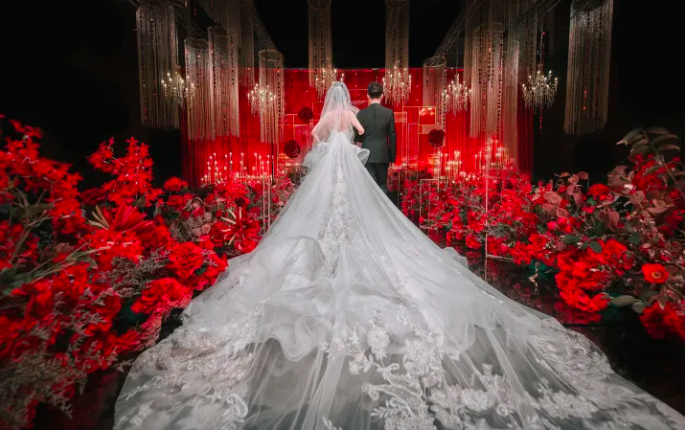 Đám cưới phong cách châu Âu sang trọng trong không gian ngập sắc đỏ cực lộng lẫy - Ảnh 7.