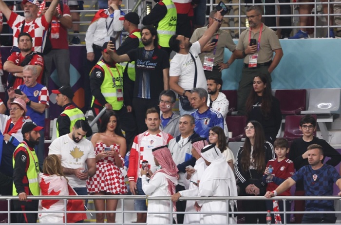 Fan nữ gợi cảm nhất World Cup 2022 không sợ bị bắt vì hở bạo - Ảnh 3.