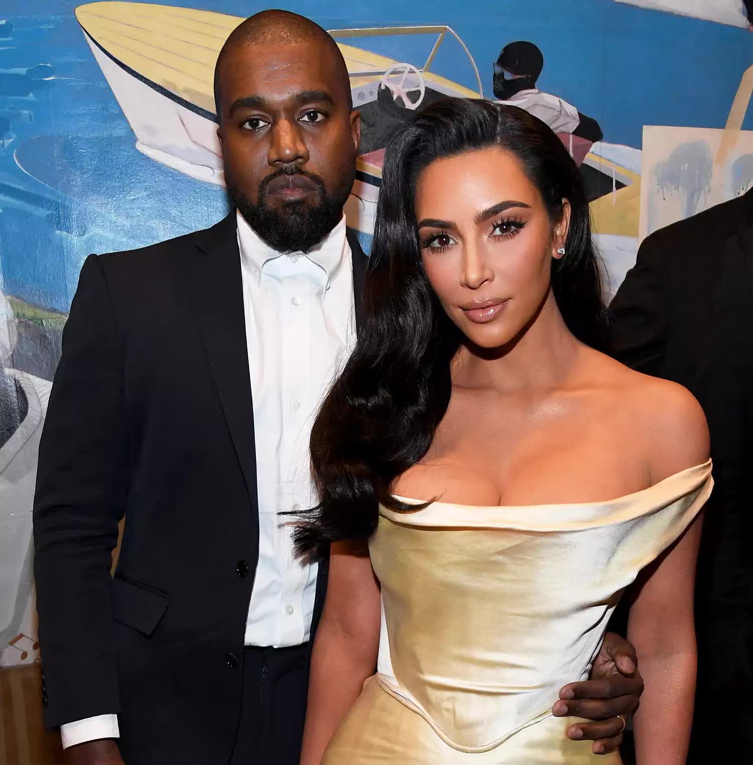 Kanye West chính thức ly hôn Kim Kardashian