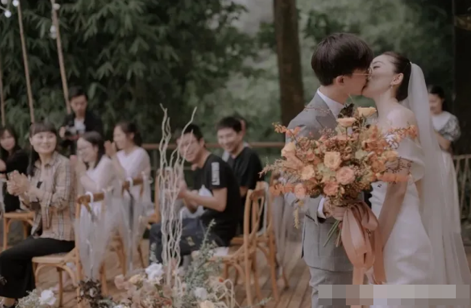 Đám cưới nhỏ xinh dành cho 20 người nhưng tỉ mỉ như cảnh trong phim ngôn tình - Ảnh 8.