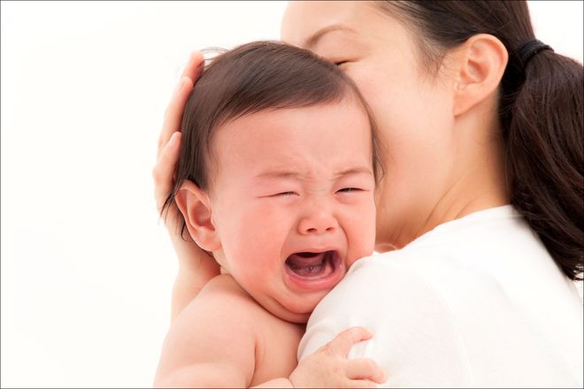 Tại sao trẻ sơ sinh không chịu ngủ, mẹ nên làm gì? - Ảnh 1.