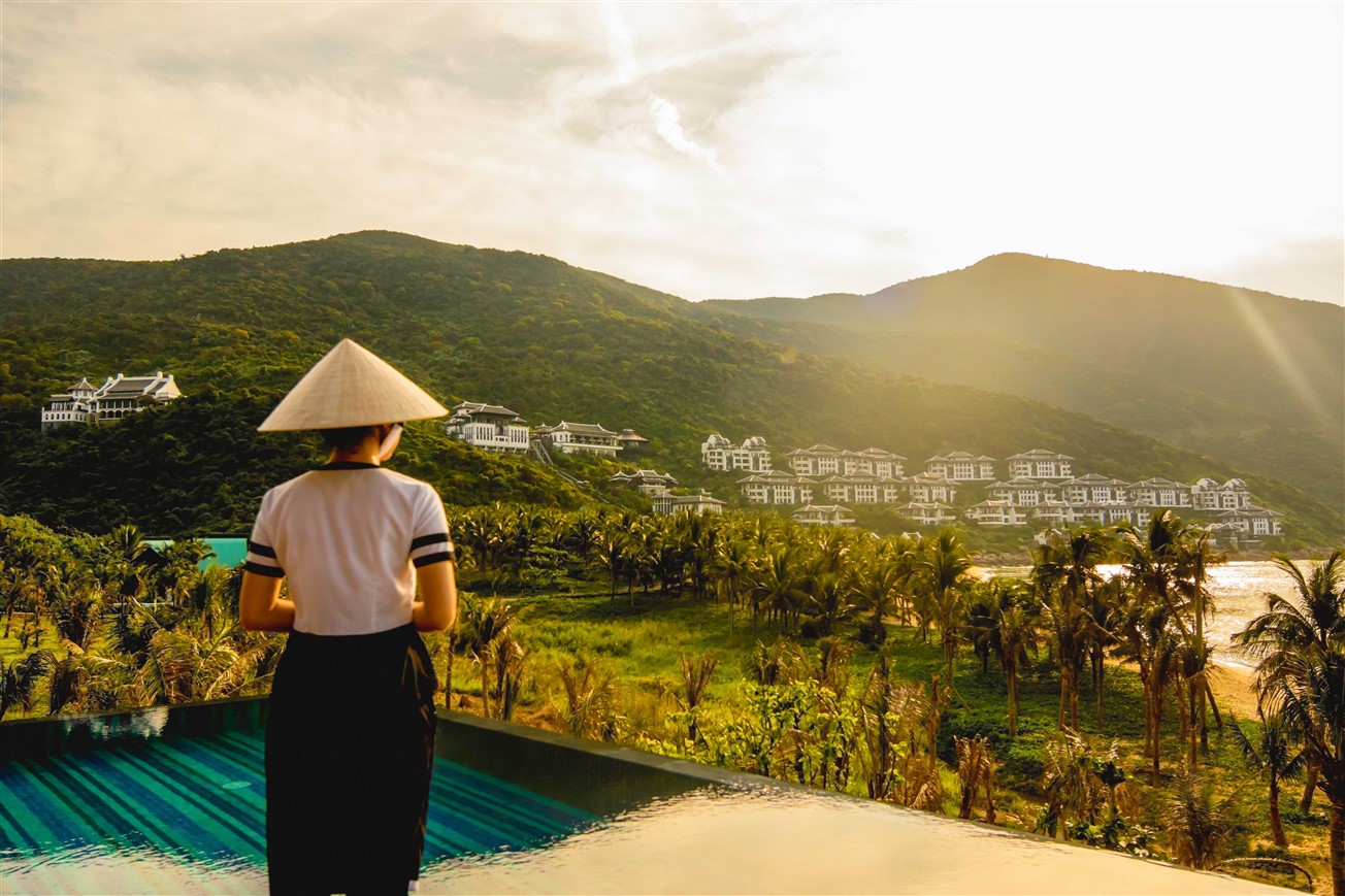 “Ông hoàng resort” Bill Bensley: “Chiều lòng thiên hạ thì chỉ có vẽ cái hộp” - Ảnh 2.