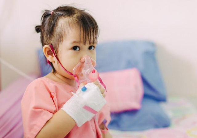 Cách nhận biết sớm và hướng điều trị bệnh viêm phổi ở trẻ em - Ảnh 2.