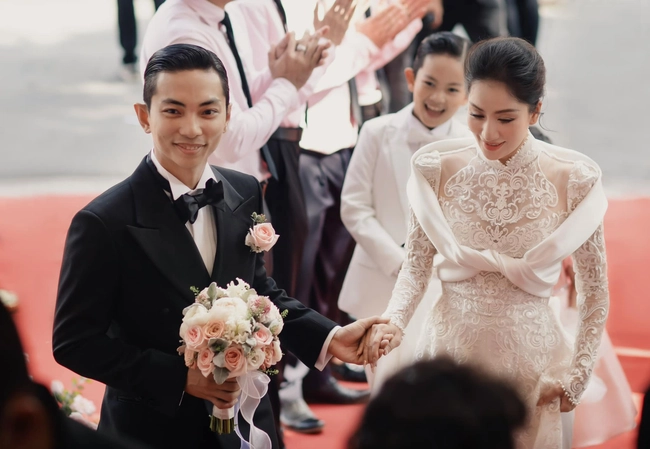 Váy cưới của Khánh Thi: Thiết kế gợi cảm nhưng tinh tế vô cùng nhờ một chi tiết - Ảnh 1.