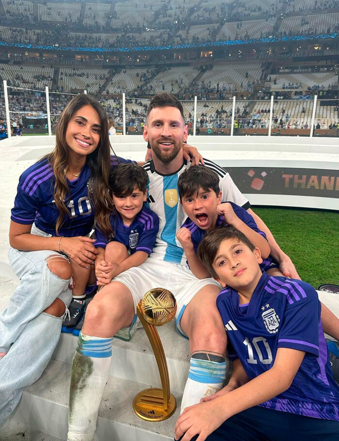 Vợ Messi và giọt nước mắt hạnh phúc: Cô vợ &quot;số hưởng&quot; hay phụ nữ chủ động chọn hướng?  - Ảnh 3.