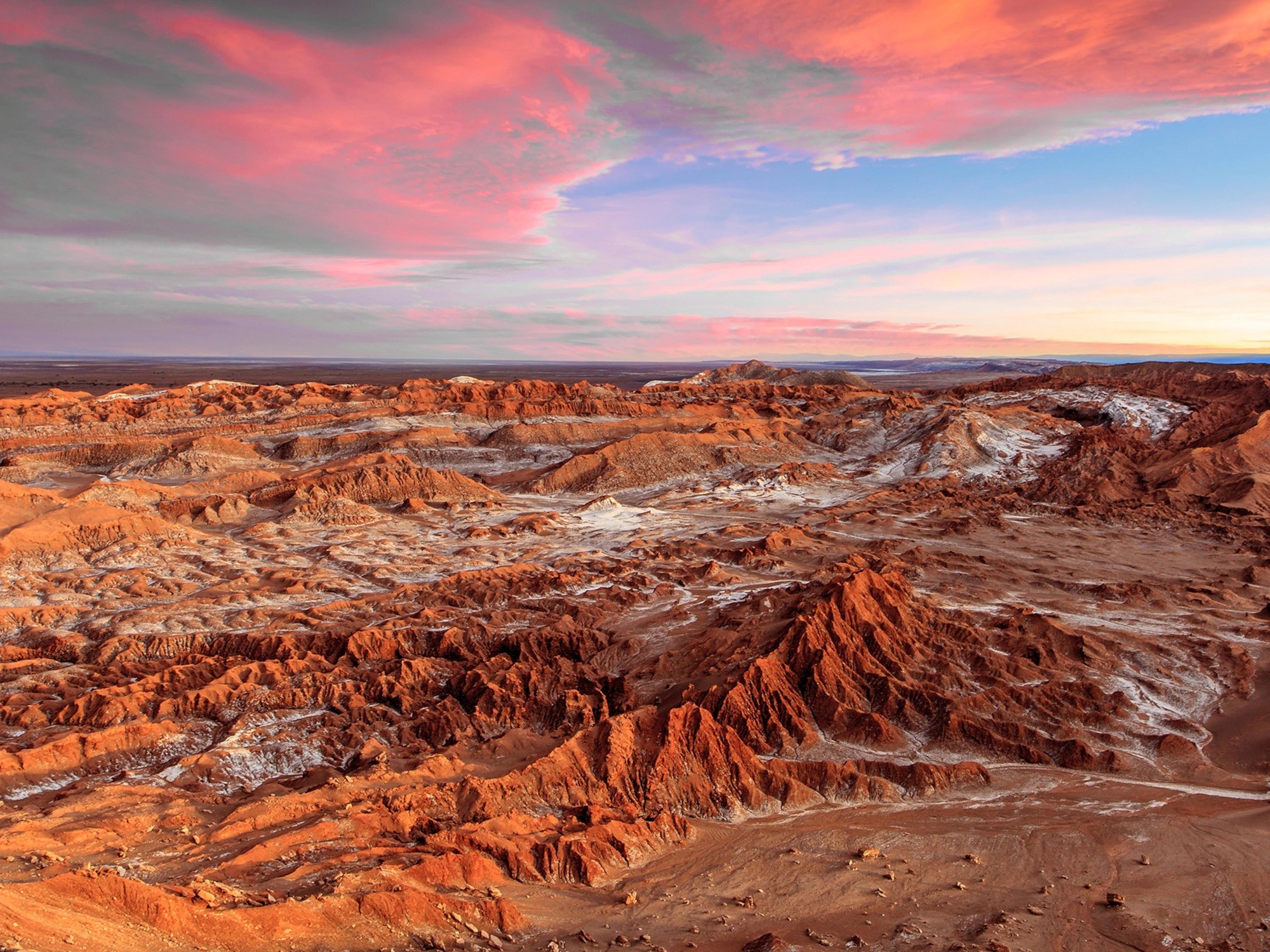 Sa mạc Atacama: Nơi được ví như &quot;Sao Hỏa của Trái đất&quot; biến thành bãi rác khổng lồ minh chứng cho sự dư thừa của nhân loại - Ảnh 1.