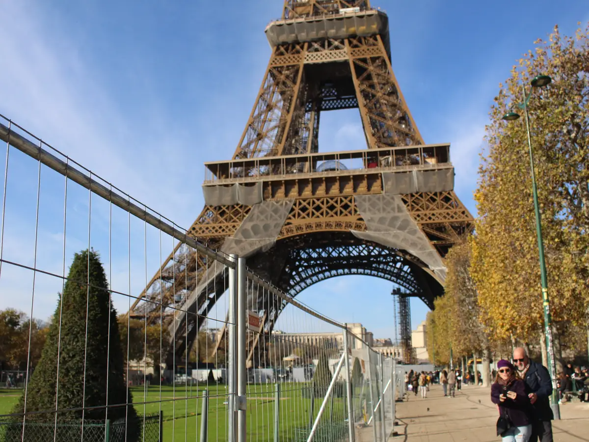 Cứ mãi mong được đến Paris xem tháp Eiffel, cô gái 'ngớ người' vì vỡ mộng, đúng là không bao giờ nên tin ảnh sống ảo - Ảnh 14.