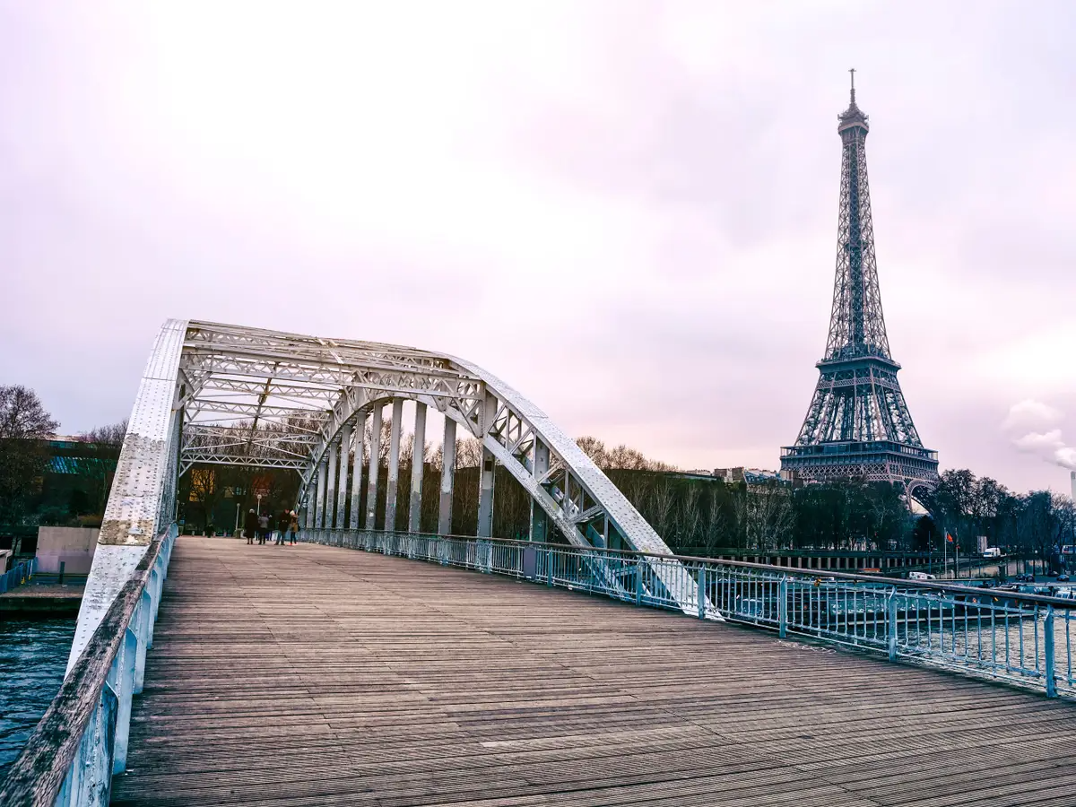 Cứ mãi mong được đến Paris xem tháp Eiffel, cô gái 'ngớ người' vì vỡ mộng, đúng là không bao giờ nên tin ảnh sống ảo - Ảnh 18.