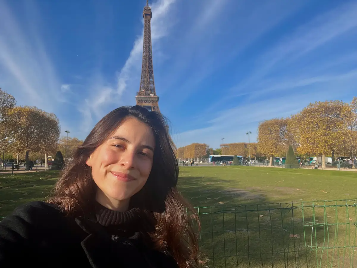 Cứ mãi mong được đến Paris xem tháp Eiffel, cô gái 'ngớ người' vì vỡ mộng, đúng là không bao giờ nên tin ảnh sống ảo - Ảnh 6.